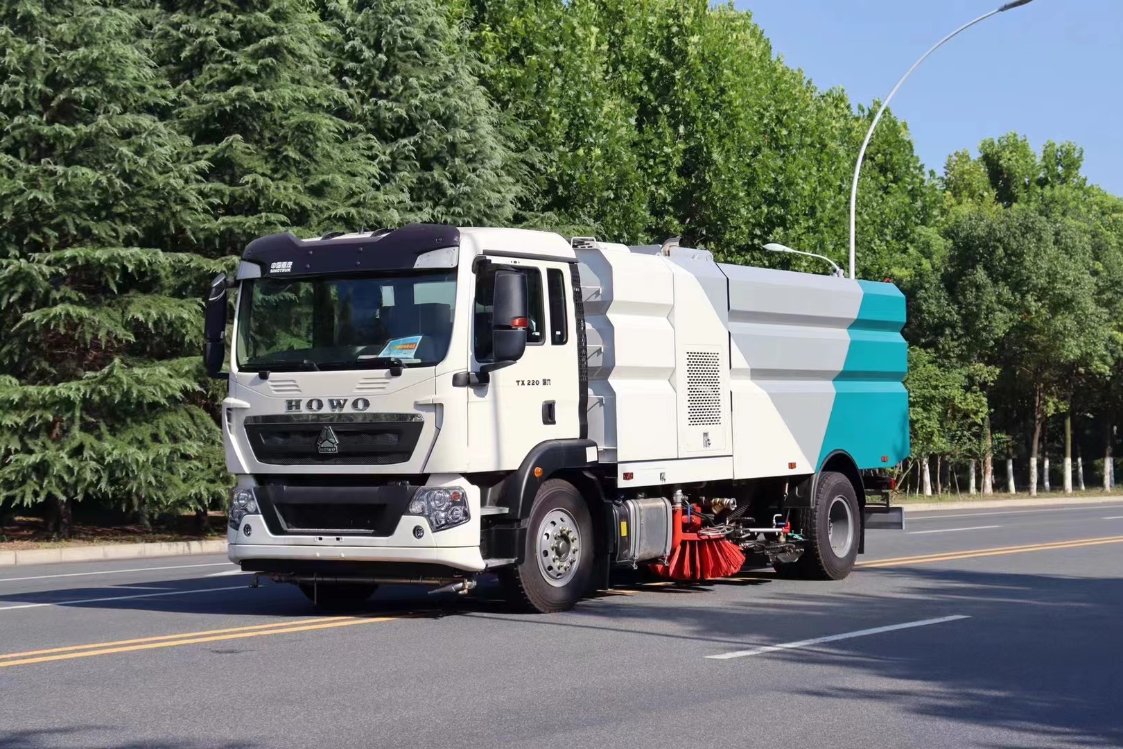 重汽豪沃18噸洗掃車