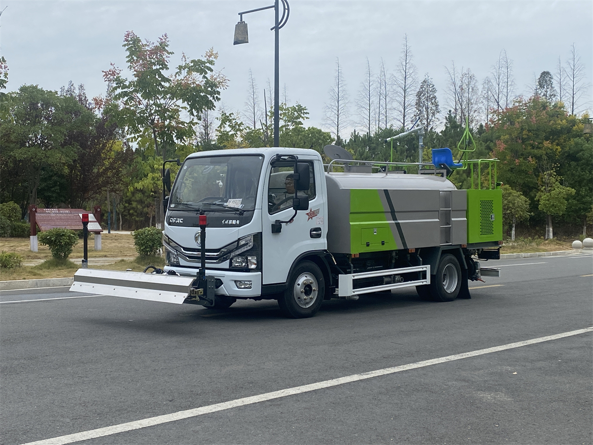 國六小多利卡4噸路面清洗車